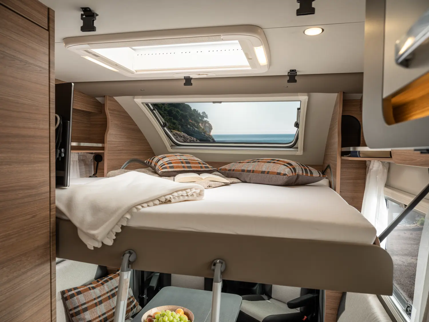 van Caravan & Reisemobil Center Isaak