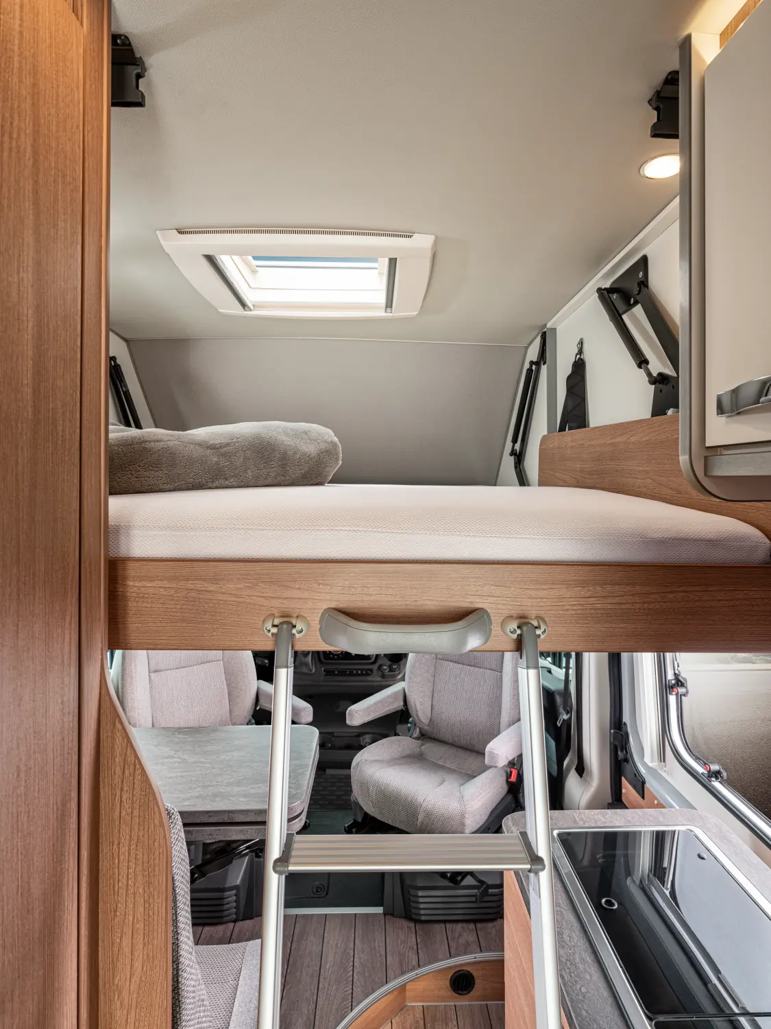 van Caravan & Reisemobil Center Isaak